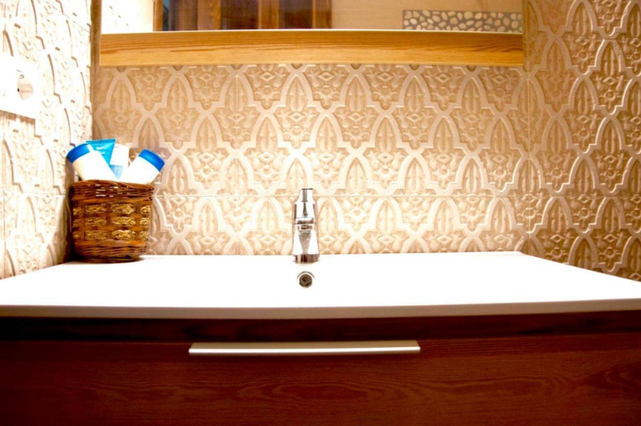 Puerta Real Apartamentos Севілья Екстер'єр фото